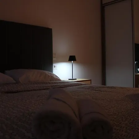 Апартаменти Modern 1br With Free Parking & View