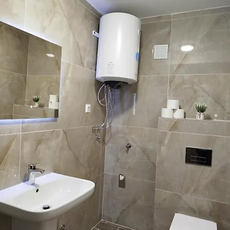 Апартаменти Modern 1br With Free Parking & View Скоп'є